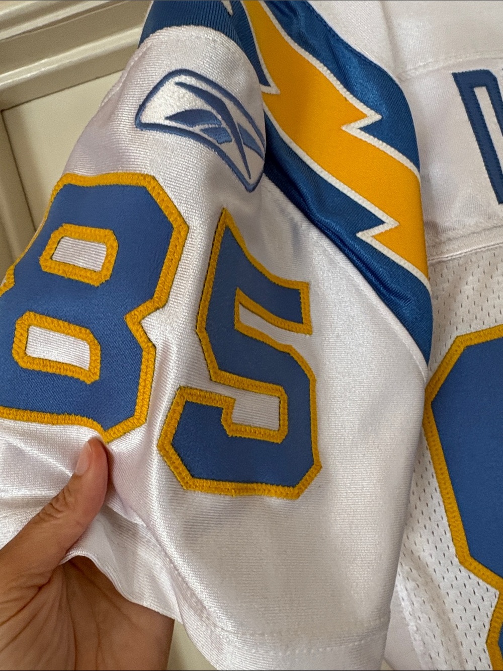 Reebok White & Powder Blue San Diego Tin Dwight Chargers #85 Jersey - Picture 5 of 5